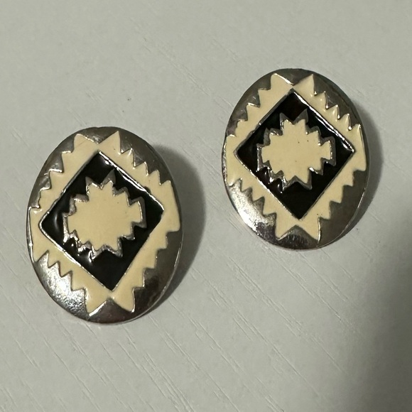 Vtg Silvertone & Cream Enameled Earrings - Picture 2 of 6